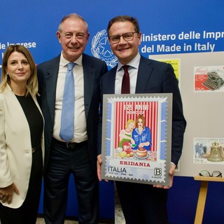 Da sinistra: Fausta Bergamotto (Sottosegretario di Stato con delega alla Filatelia), Adolfo Urso (Ministro del MIMIT) e Alessio Bruschetta (Amministratore Delegato di Eridania)