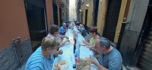 Una tavola per combattere la solitudine, in via San Bernardo torna Ferragustando