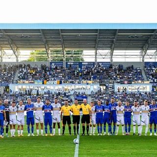 Samp e Carl Zeiss Jena insieme prima del fischio d'inizio (Foto dalla pagina Facebook U.C. Sampdoria)