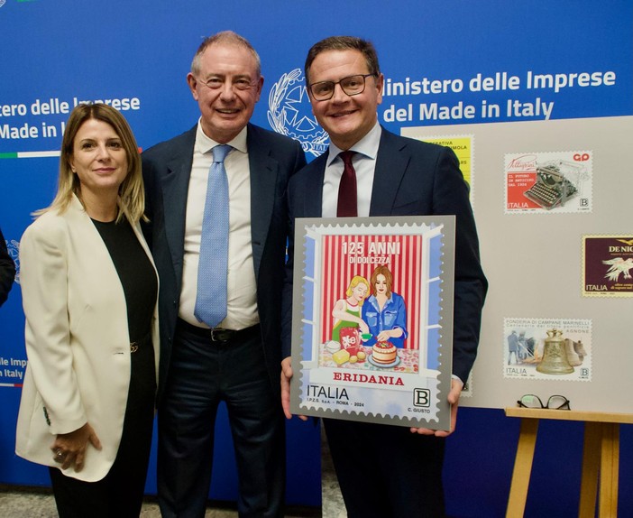 Da sinistra: Fausta Bergamotto (Sottosegretario di Stato con delega alla Filatelia), Adolfo Urso (Ministro del MIMIT) e Alessio Bruschetta (Amministratore Delegato di Eridania)