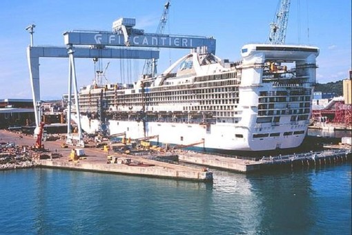 Fincantieri affonda nell’amianto: condannata al risarcimento del danno per carcinoma del polmone