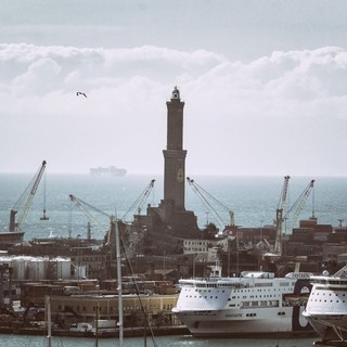 La Lanterna, simbolo millenario di Genova, eletta “Faro dell’Anno 2024”