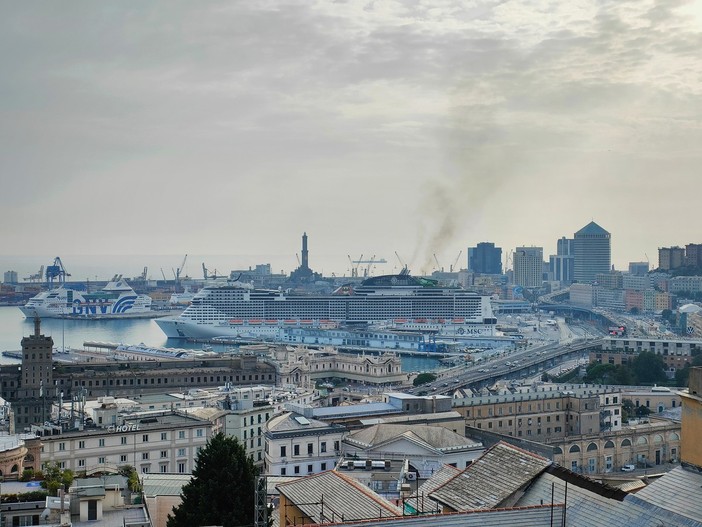 La festa di matrimonio in nave disturba la notte a Genova. Residenti infuriati: “Musica a volume altissimo”