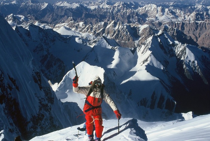 L’impresa sul Karakoram: anche un film celebra le scalate di Gianni Calcagno