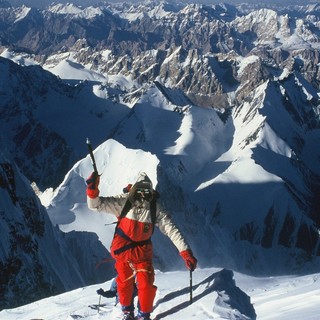 L’impresa sul Karakoram: anche un film celebra le scalate di Gianni Calcagno