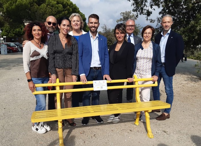 Endometriosi, inaugurata la panchina gialla a Carignano