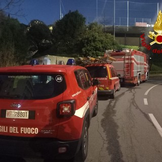 Sversamento di idrocarburi in viale Villa Gavotti a Multedo, l’intervento dei vigili del fuoco