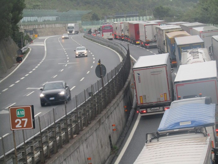 Il governo fa retromarcia poco prima di Capodanno: via libera all’aumento delle tariffe sulle autostrade liguri