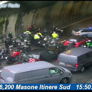 A26, scontro tra camion in galleria tra Ovada e Masone (Video)