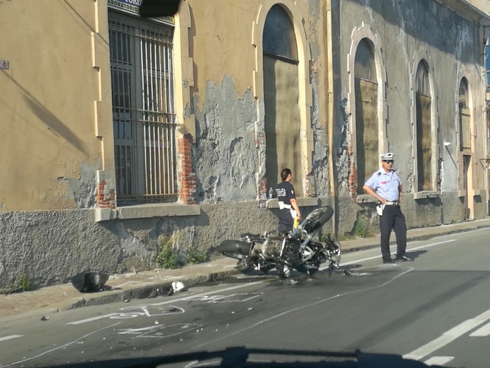 Pra', incidente sull'Aurelia: scontro auto-moto