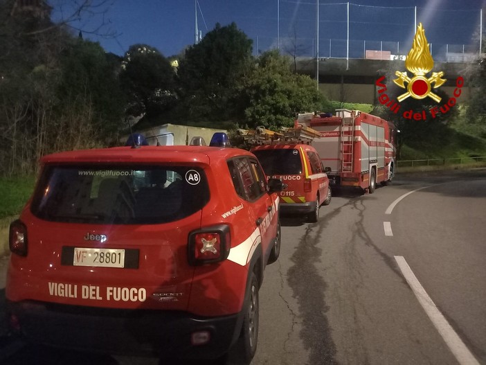 Sversamento di idrocarburi in viale Villa Gavotti a Multedo, l’intervento dei vigili del fuoco