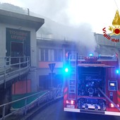 Incendio alla fabbrica di Tossini, oltre quattro milioni di danni. Centotrenta lavoratori con il fiato sospeso