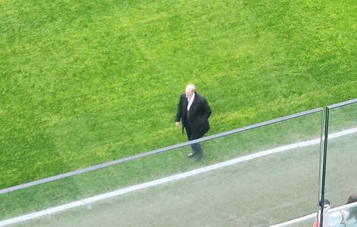 La camminata solitaria di Lanna sul prato del Ferraris prima di Samp-Modena