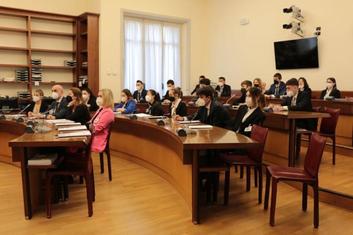 Liceo Pertini, gli studenti a Montecitorio per consegnare una proposta di legge sulla sostenibilità