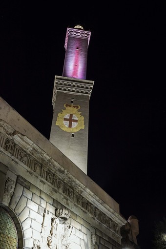 Lanterna di Genova: illuminazione per le vittime liguri di Covid-19 e per la Giornata delle Malattie Rare