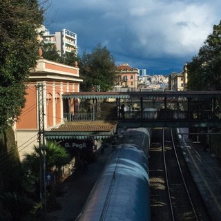 Pegli, l’ascensore non funziona e chi è in carrozzina non può prendere il treno