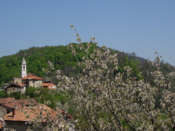 La frazione Colma di Valduggia dalla quale si diparte l’itinerario (ph. Mauro Carlesso)