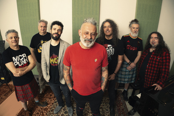 I Modena City Ramblers: “Noi continuiamo a cantare per la Costituzione”