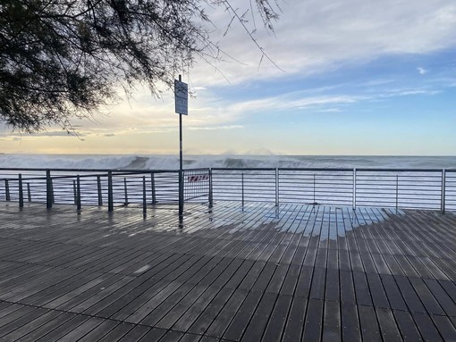 Da domani pomeriggio ancora mareggiate intense sulla Liguria