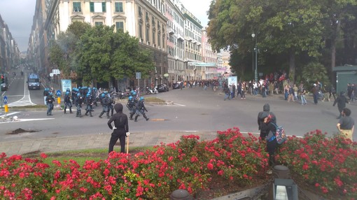 Contromanifestazione antifascista: scontri e cariche a Corvetto (VIDEO)