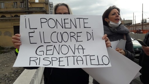 Lungomare Canepa, l'ora della protesta: “Fateci respirare”