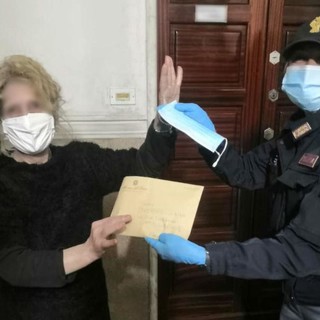 Sampierdarena: le rubano le mascherine dalla cassetta della posta, polizia gliele regala