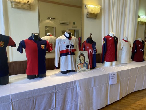 Pegli, all’Hotel Mediterranèe una bella mostra sulle magliette da calcio di tutti i tempi