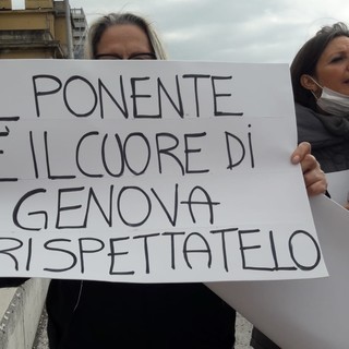 Lungomare Canepa, l'ora della protesta: “Fateci respirare”