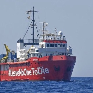 La Nave Sea Eye fa rotta verso Genova con cinquantuno naufraghi a bordo