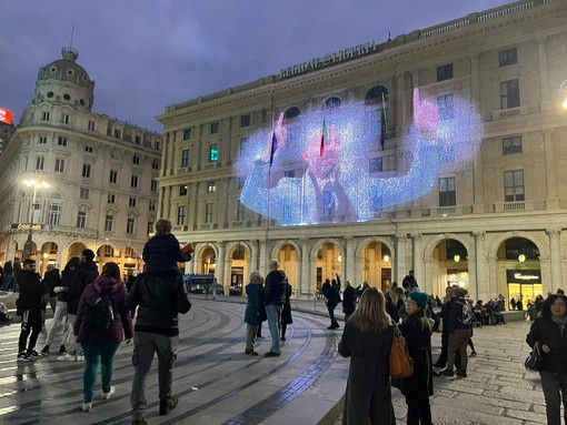 “Ciao Gianluca”, il tributo a Vialli di Regione Liguria in piazza De Ferrari (Video)