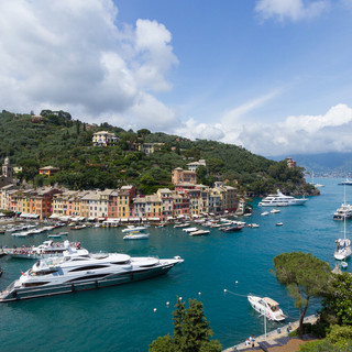 Bar e negozi in ferie, il Comune di Portofino si mobilita e apre un chiosco temporaneo in piazzetta