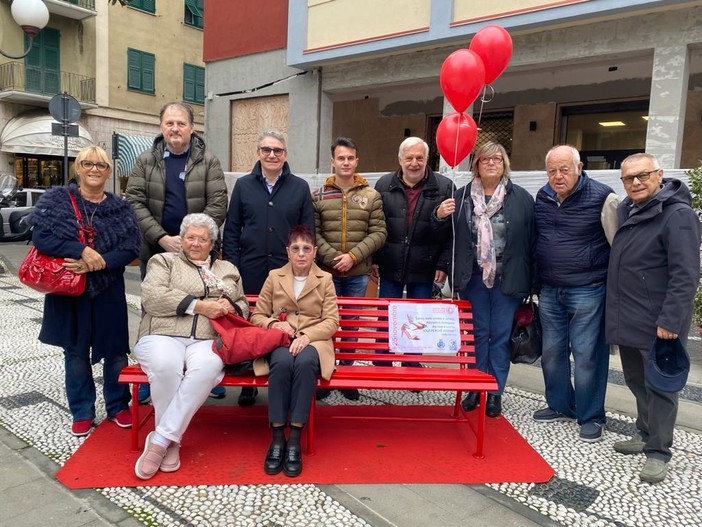 Anche a Recco la panchina rossa contro la violenza sulle donne