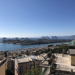 Il report di Confindustria: il porto di Genova in difficoltà a causa della crisi nel Mar Rosso