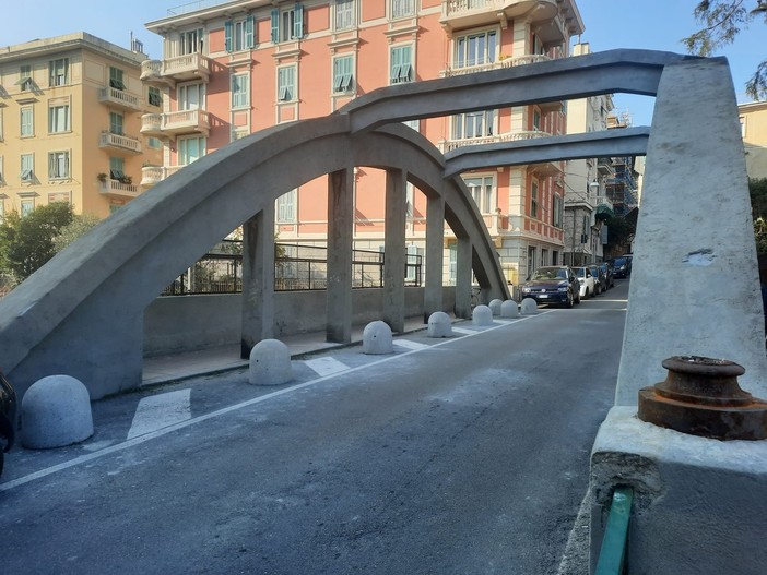 Pegli, appello per ripristinare gli antichi lampioni sul ponte di via De Nicolay