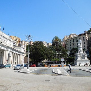 Principe, controlli delle forze dell'ordine, sospesa la licenza a un bar in piazza Acquaverde