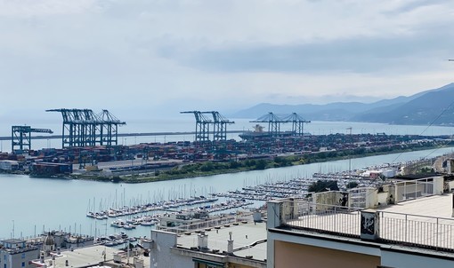 Porto di Pra', depositi chimici e Skymetro, inizia il venerdì di protesta contro i piani del Comune