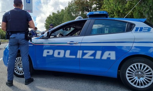 Blitz della polizia a Sestri Ponente, scoperta casa d’appuntamenti clandestina