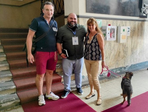 Paola Mini con il marito Alessandro, la cagnolina Nanà e l’operatore del Museo Umberto Cavaliere