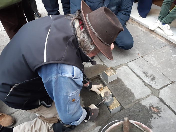 Da Cornigliano alla Foce, tredici nuove pietre d'inciampo posizionate a Genova