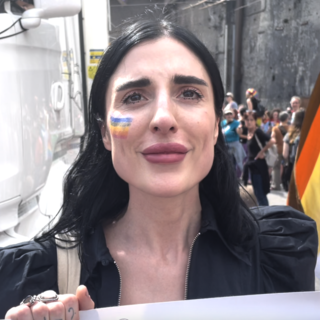 Carlotta Vagnoli alla parata del Liguria Pride: “Comunità lgbtqia+ troppo spesso marginalizzata” (Video)