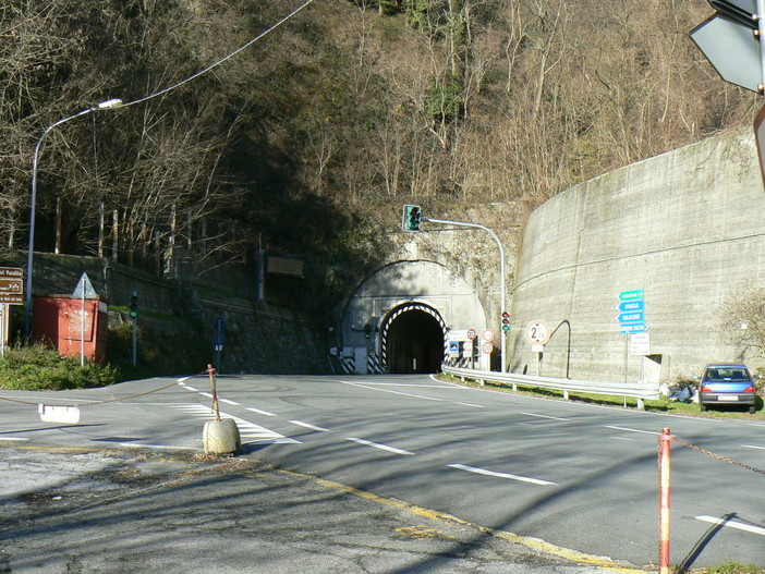 Entroterra e sicurezza stradale, controlli e multe a raffica ai motociclisti sul Monte Fasce