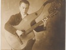 In piazza Ferraris un pannello dedicato al 'Paganini della chitarra' Pasquale Taraffo