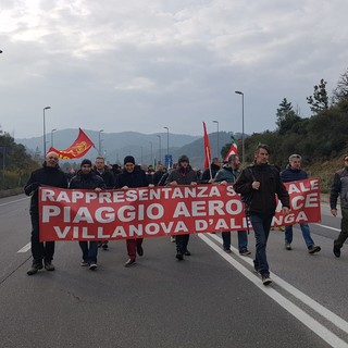 Piaggio Aerospace: lavoratori bloccano rotonda di Cornigliano