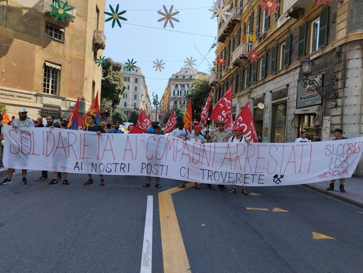 Genova, presidio di Usb e SiCobas in solidarietà agli esponenti sindacali arrestati a Piacenza