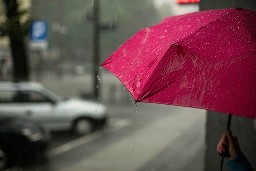 Nuvole nere sulle elezioni liguri: in arrivo una nuova allerta mentre un milione e trecentomila elettori entreranno nelle scuole per votare