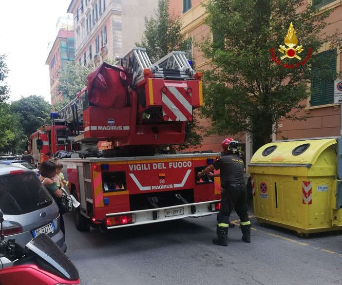 Carignano: incendio in appartamento, anziana salvata dai pompieri