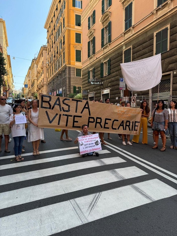 Genova, insegnanti di sostegno e genitori in piazza: &quot;Basta vite precarie&quot;