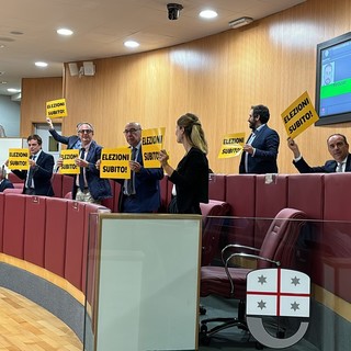 La protesta delle opposizioni in aula