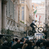 Genova prima capitale europea dell’urban downhill, domenica l’ultima tappa del Red Bull Cerro Abajo