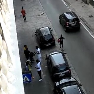 Sampierdarena: abitanti esasperati per le risse in Via Buranello (VIDEO)